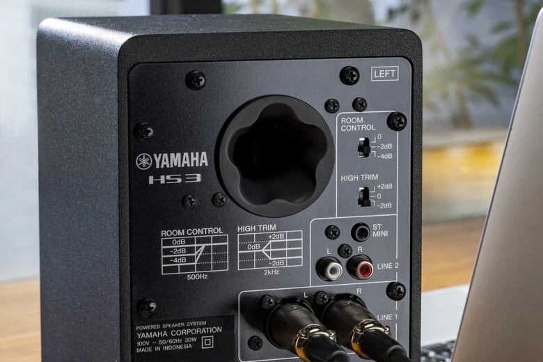 Yamaha HS3 Black Coppia Casse Amplificate RCA Jack XLR 52W 2vie T1,9 W9 BassReflex