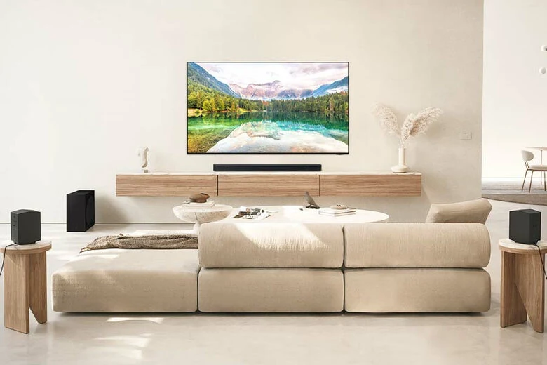 Samsung Soundbar HW-Q930D/ZF Serie Q, 17 Speaker, Wireless Dolby Atmos, Audio a 9.1.4 Canali, Q-Simphony, Alexa integrato e compatibile con Google Assistant, Titan Black