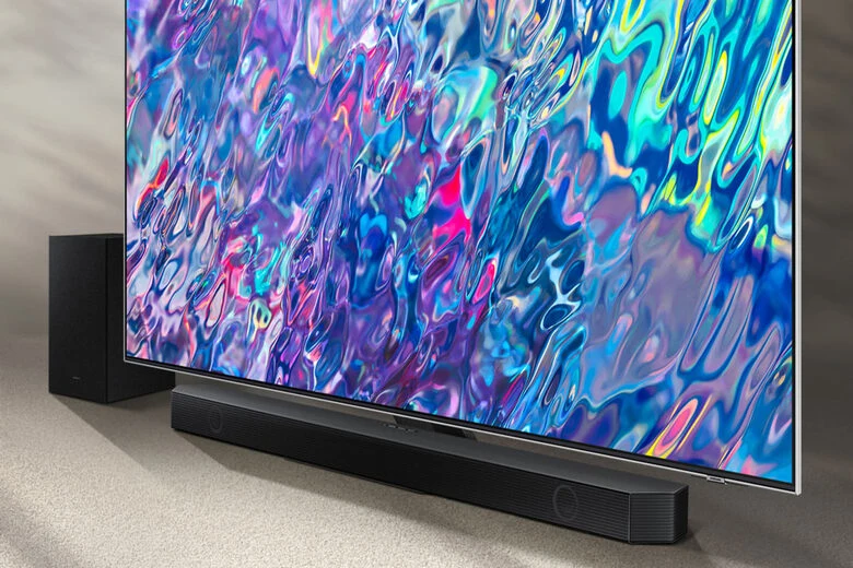 Samsung Soundbar HW-Q700B/ZF con subwoofer 3.1.2 canali 320W, audio 3D wireless ottimizzato, effetto cinema surround