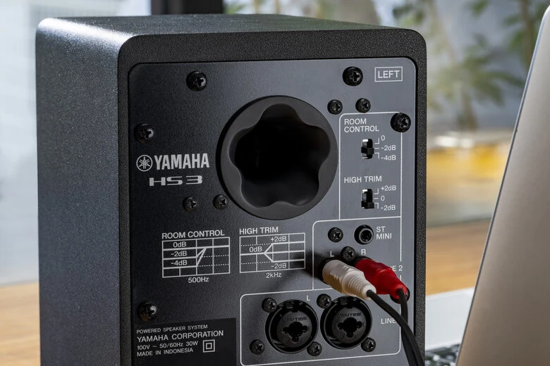Yamaha HS3 Black Coppia Casse Amplificate RCA Jack XLR 52W 2vie T1,9 W9 BassReflex