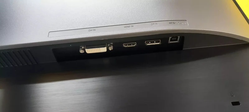 Samsung S32D850T Monitor MVA 32" WQHD 2K 2560x1440 60Hz Pixel Tempo di risposta 5ms Luminosità 300cd/m2 Display Port HDMI DVI Hub USB