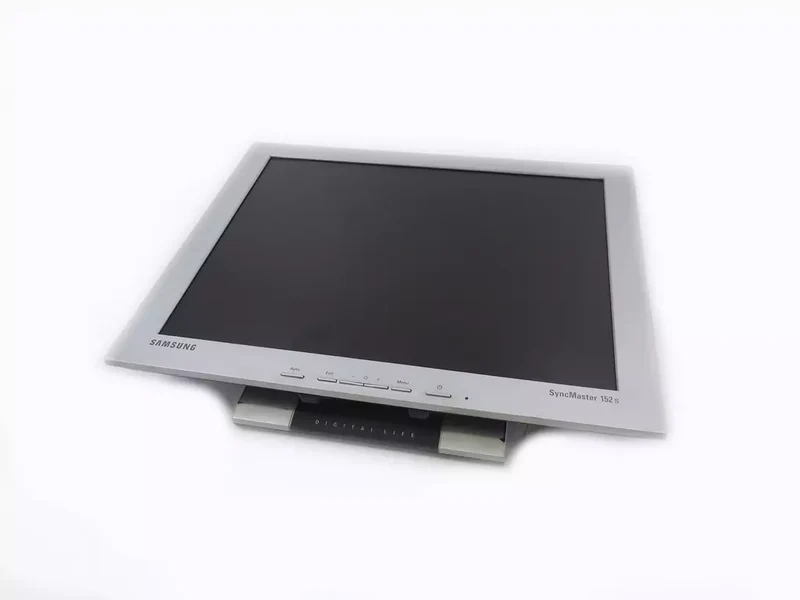 Samsung Syncmaster 152S Monitor LCD 15″ 4:3 1024×768 Pixel Contrasto 330:1 Luminosità 250cd/m² Tempo di risposta 25ms VGA