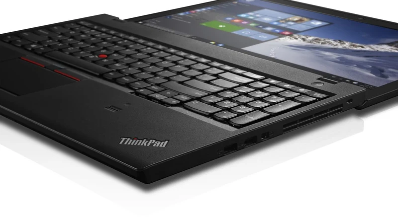 Lenovo Thinkpad T560 Notebook 15.5" FullHD | Intel Core i5-6200U 2.3Ghz | Ram 8Gb | SSD 256Gb | Tastiera ITA | Windows 10 Pro