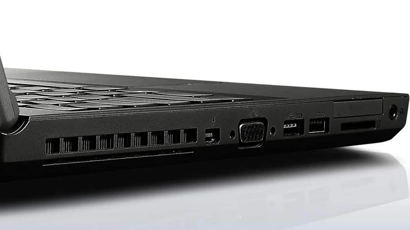 Lenovo Thinkpad T540P Notebook 15.5" FullHD | Intel Core i7-4710MQ 2.5Ghz | Ram 16Gb | SSD 256Gb | Tastiera ITA | Windows 10 Pro