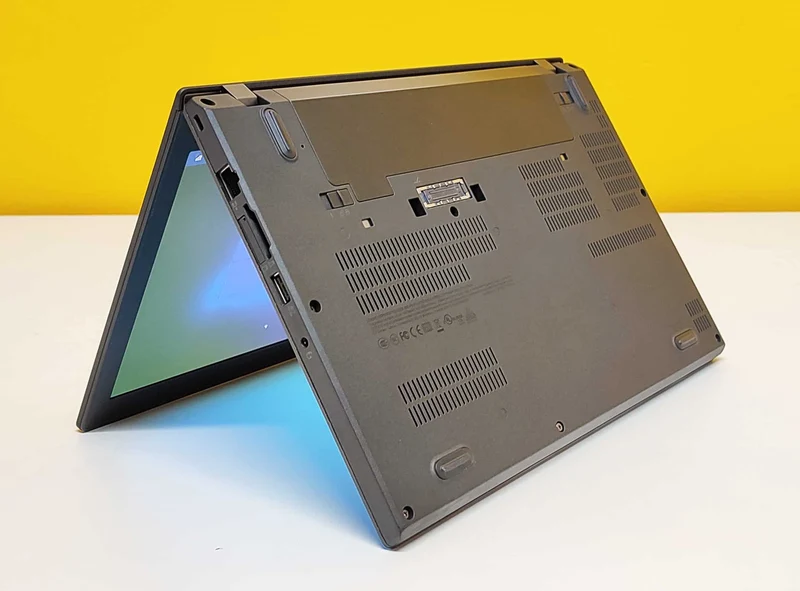 Lenovo ThinkPad X270 Notebook 12.5″ 1366×768 | Intel Core i5-7300U 2.6Ghz | 8GB RAM | SSD 240Gb | HDMI-WiFi-WebCam-Tastiera Italiana | WINDOWS 10 PRO