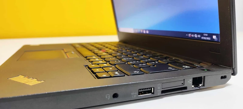 Lenovo ThinkPad X270 Notebook 12.5″ 1366×768 | Intel Core i5-7300U 2.6Ghz | 8GB RAM | SSD 240Gb | HDMI-WiFi-WebCam-Tastiera Italiana | WINDOWS 10 PRO