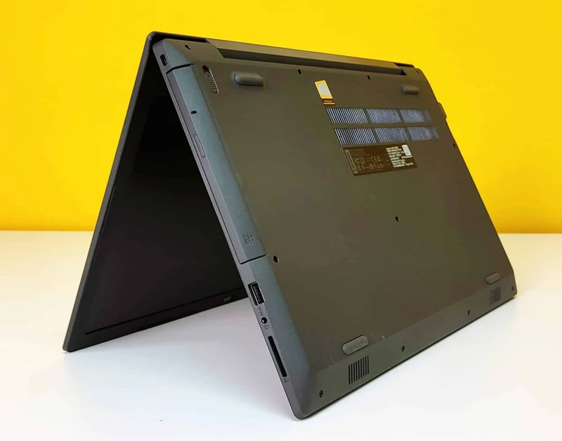 Lenovo V330-15IKB Notebook 15.5" FullHD | Intel Core i5-8250U 1.6Ghz | Ram 8Gb | HDD 1Tb | Windows 11 Pro