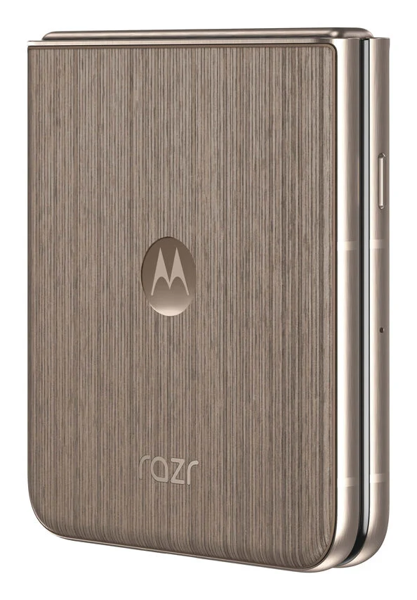 Motorola razr 60 Ultra con Moto AI (16/512GB, 50+50MP, selfie 50MP, display esterno 4.0" interno 7" pOLED 165Hz, Qualcomm Snapdragon 8 Elite, 4700mAh, 5G, Dual SIM, Android 15) PANTONE Mount