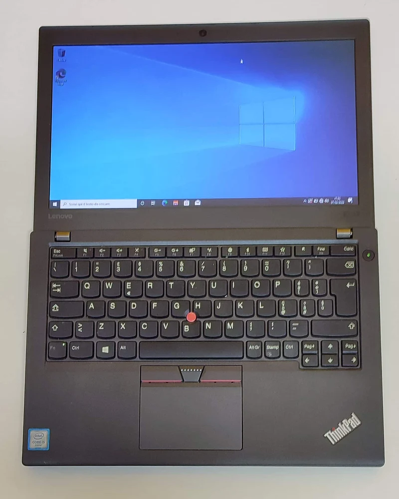 Lenovo ThinkPad X270 Notebook 12.5″ 1366×768 | Intel Core i5-6200U 2.3Ghz | 8GB RAM | HDMI-WiFi-WebCam-Tastiera Italiana | WINDOWS 10 PRO