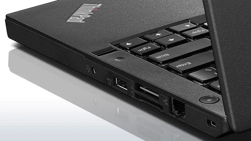 Lenovo ThinkPad X260 Notebook 12.5" 1366x768 | Intel Core i5-6200U 2.3Ghz | 8GB RAM | HDMI-WiFi-WebCam-Tastiera Italiana | WINDOWS 10 PRO