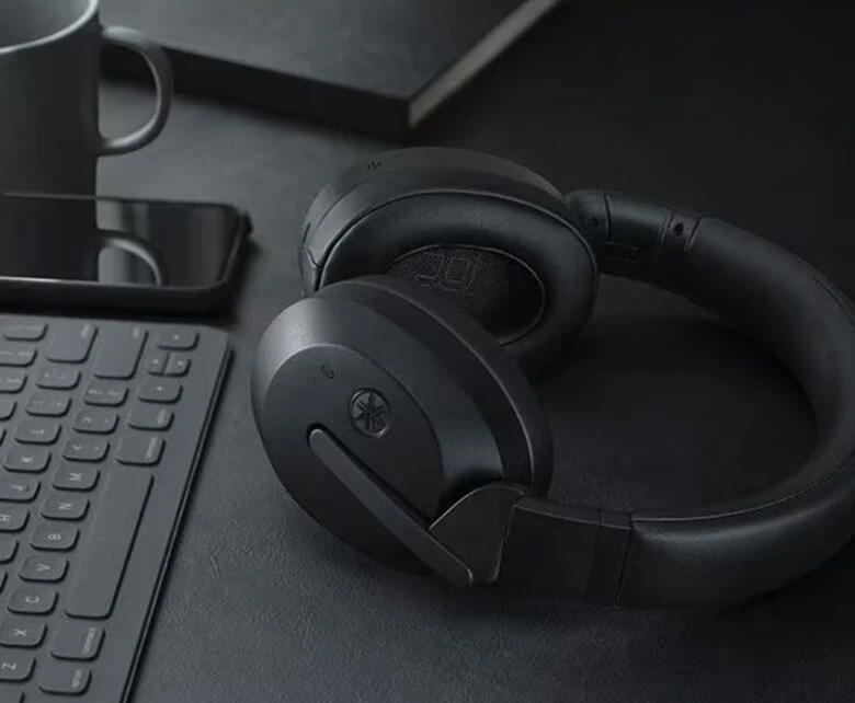 Yamaha YH-E700B cuffia e auricolare Wireless A Padiglione Musica e Chiamate Bluetooth Nero