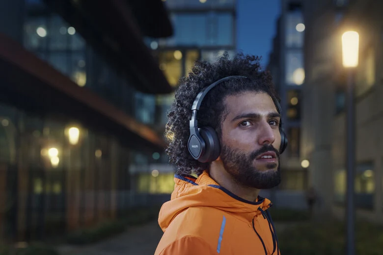 Philips TAA4216BK/00 cuffia e auricolare Con cavo e senza cavo A Padiglione Sport USB tipo-C Bluetooth Nero