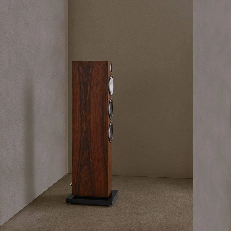 Bowers & Wilkins 704 S3