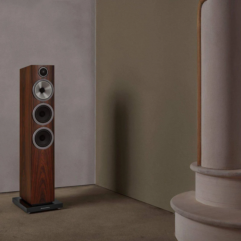 Bowers & Wilkins 704 S3