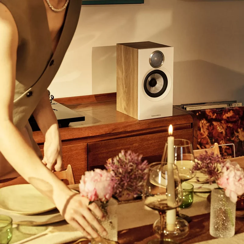 Bowers & Wilkins 607 S3
