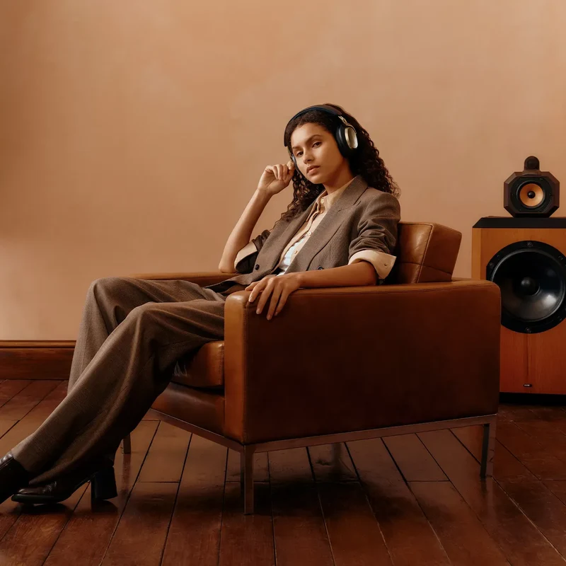 Bowers & Wilkins PX8 S2