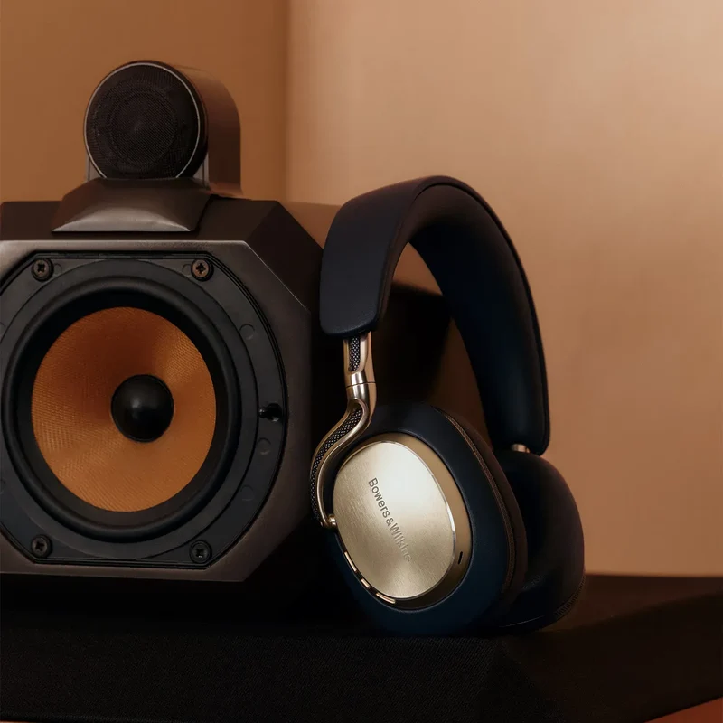 Bowers & Wilkins PX8 S2