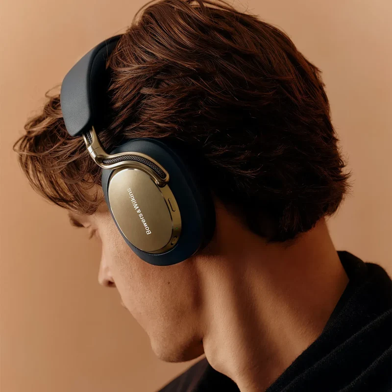 Bowers & Wilkins PX8 S2