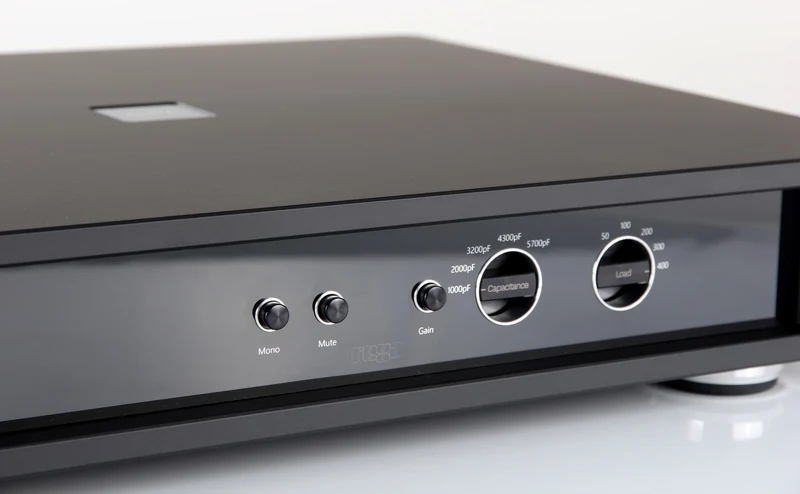 REGA AURA Preamplificatore phono MC di livello Reference, completamente regolabile, a tre stadi, completamente simmetrico