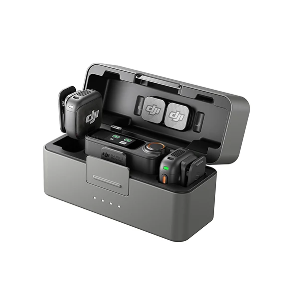DJI Mic 3 (2 trasmettitori + 1 ricevitore) + custodia di ricarica