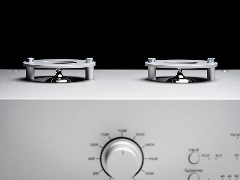 Pro-Ject TUBE BOX DS3 B SILVER Stadio fono MM/MC a valvole (2 x E88CC/6922), Circuitazione Dual-Mono bilanciata