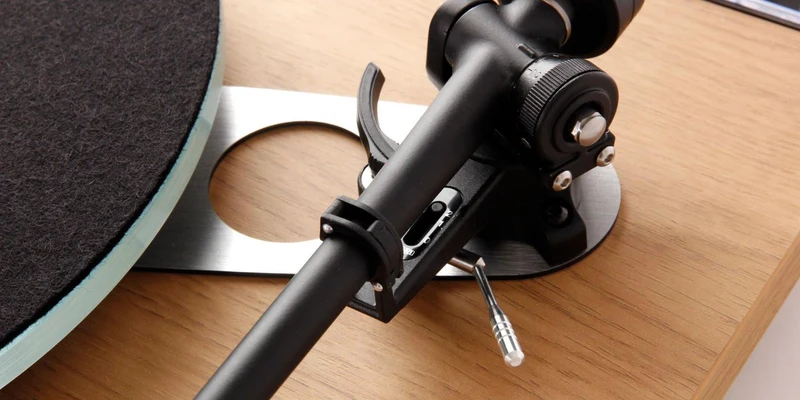 REGA Planar 3 LIGHT OAK Giradischi con piatto in vetro 12mm, braccio RB330 cavo REGA e motore 24V