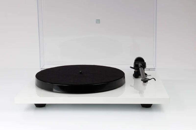 REGA PLANAR 1 GREEN GRADE BIANCO Giradischi "ecologico" con testina e regolazione BIAS