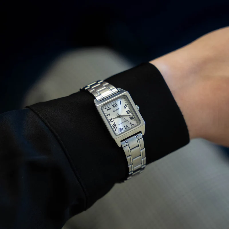 Casio Reloj Análogo para Mujer de Acero Inoxidable, LTP-V007D-7B