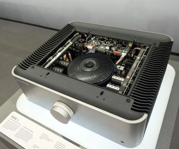 Cambridge Audio EDGE A Amplificatore integrato 200 Watt RMS su 8 Ohm