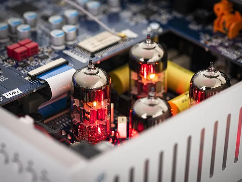 Pro-ject PRE BOX RS2 DIGITAL Silver Preamplificatore/Convertitore high-end. Circuitazione Dual Mono bilanciata. Componentistica selezionata.