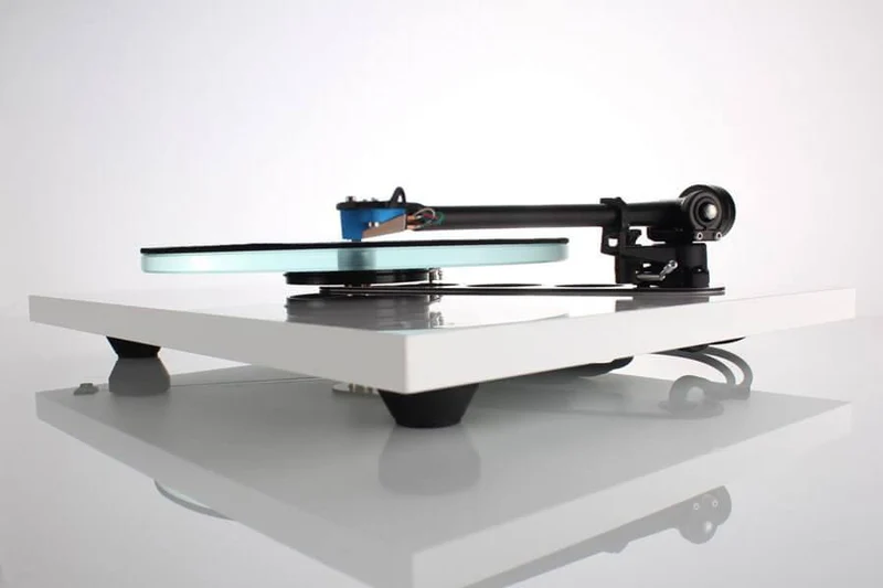 REGA PLANAR 3 BIANCO Giradischi piatto in vetro 12mm, braccio RB330 cavo REGA e motore 24V