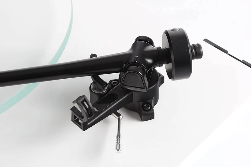 REGA Planar 2 BIANCO Giradischi con piatto in vetro, braccio RB220 e testina Carbon motore 24V