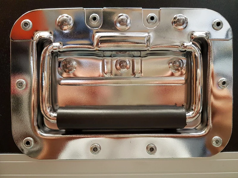 EXTREME MGP24X FLIGHT CASE PROFESSIONALE PER MIXER YAMAHA MGP24X ALLUMINIO E MULTISTRATO 9 MM CHIUSURA A FARFALLA