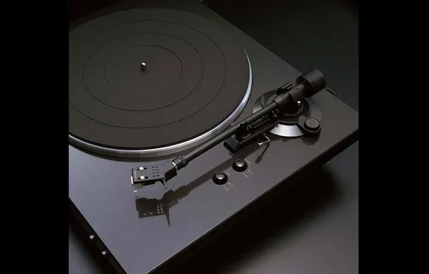 DENON DP-300F NERO giradischi trazione a cinghia compreso di braccio e testina,