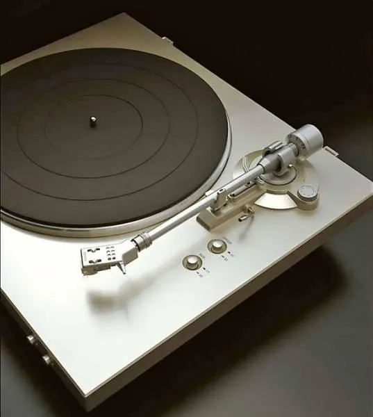 DENON DP-300F SILVER giradischi trazione a cinghia compreso di braccio e testina