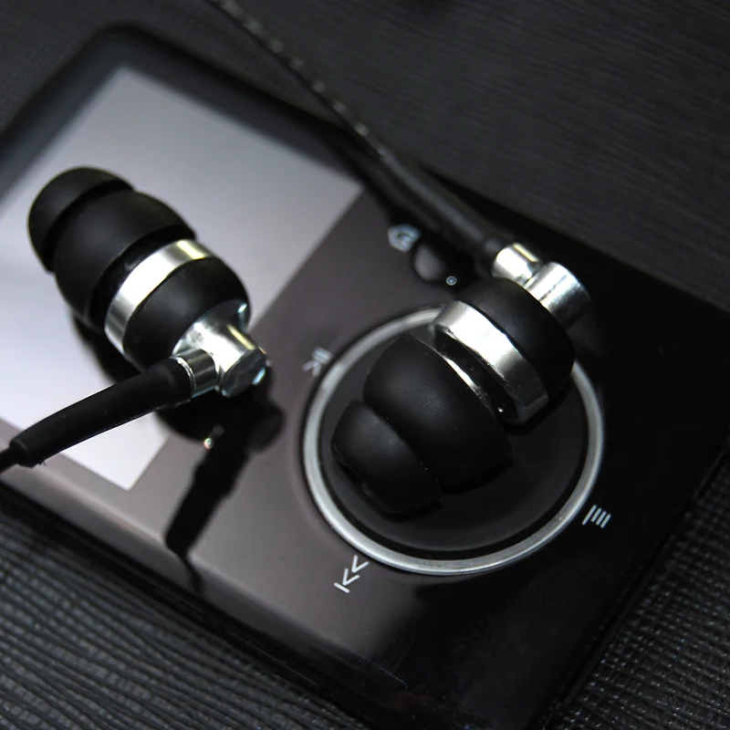 Auricolari cablati M2 con bassi e chiarezza migliorati