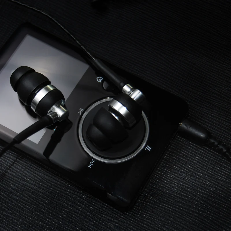 Auricolari cablati M2 con bassi e chiarezza migliorati
