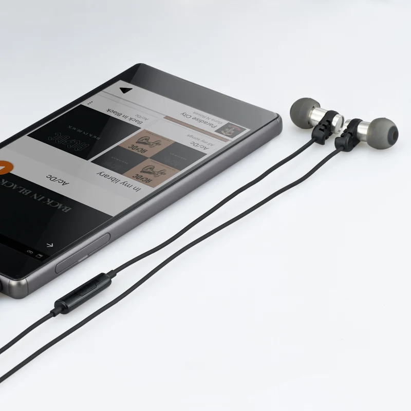 Auricolari con isolamento acustico Omega IEM con microfono e telecomando